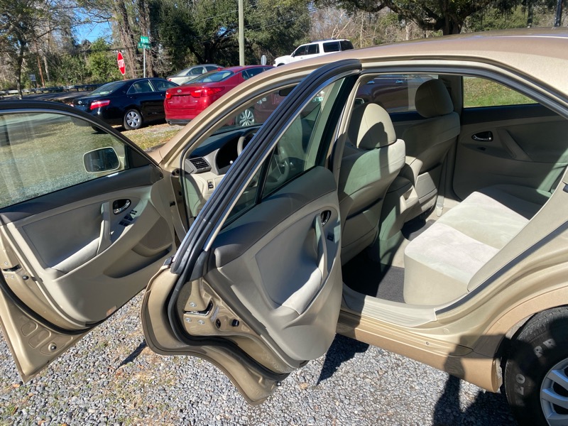 Toyota Camry Base 6-Spd AT 2011