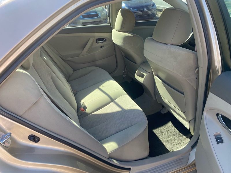 Toyota Camry Base 6-Spd AT 2011