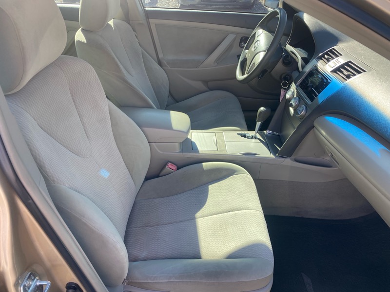 Toyota Camry Base 6-Spd AT 2011