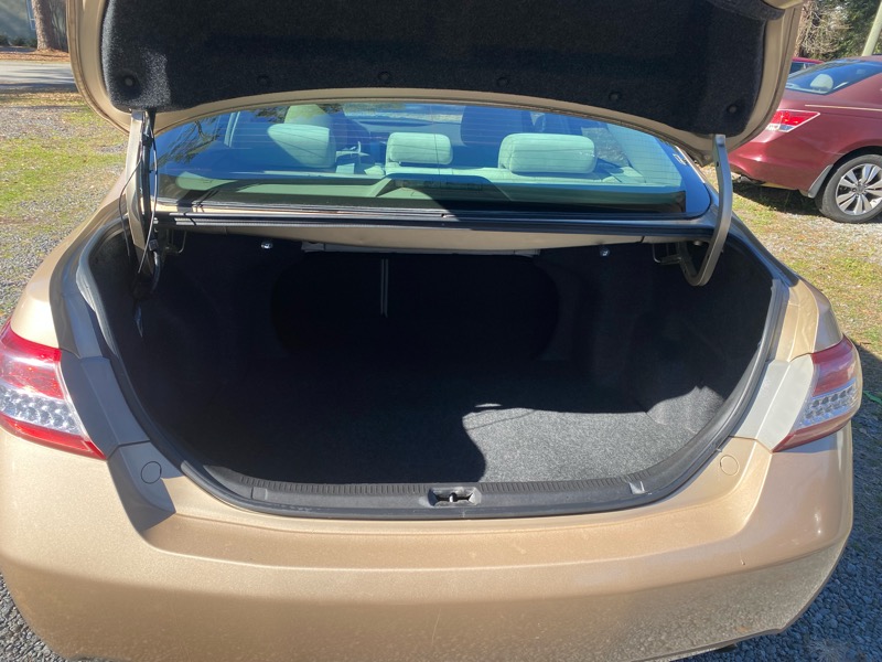 Toyota Camry Base 6-Spd AT 2011