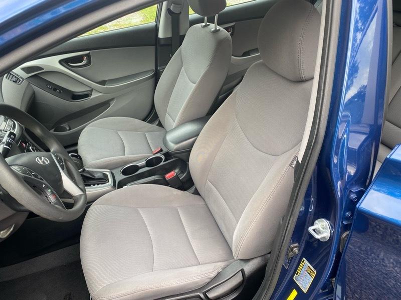 Hyundai Elantra SE 6AT 2016