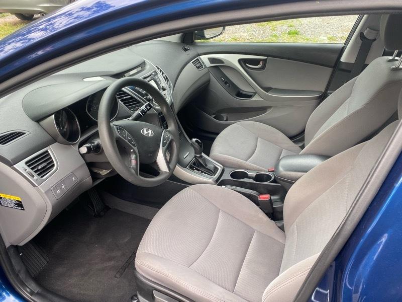 Hyundai Elantra SE 6AT 2016