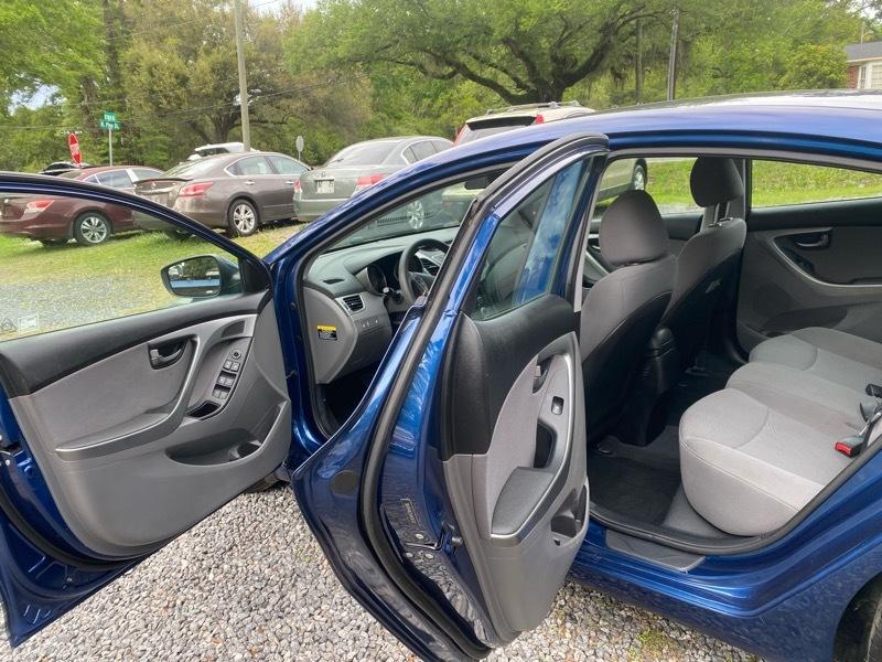 Hyundai Elantra SE 6AT 2016