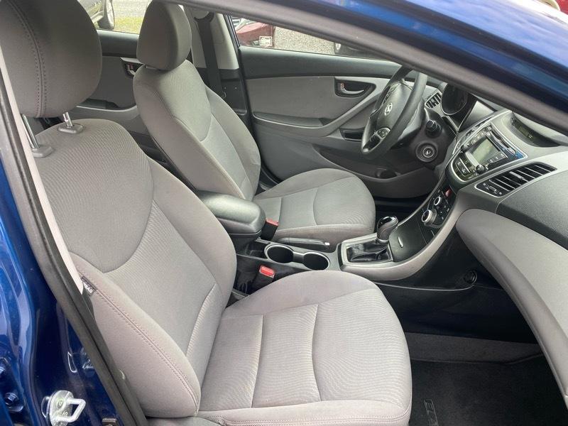 Hyundai Elantra SE 6AT 2016