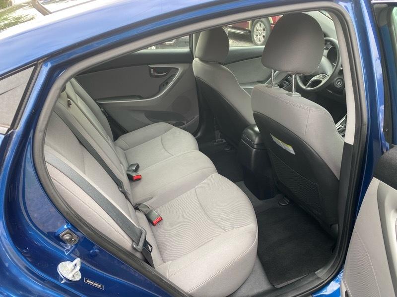 Hyundai Elantra SE 6AT 2016