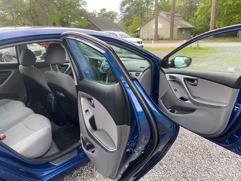 Hyundai Elantra SE 6AT 2016