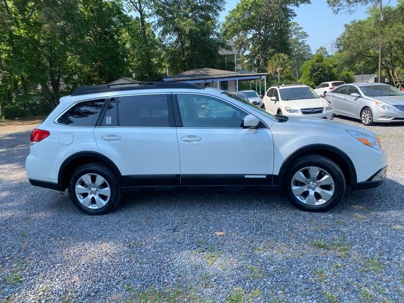 Subaru Outback 2.5i Limited 2011