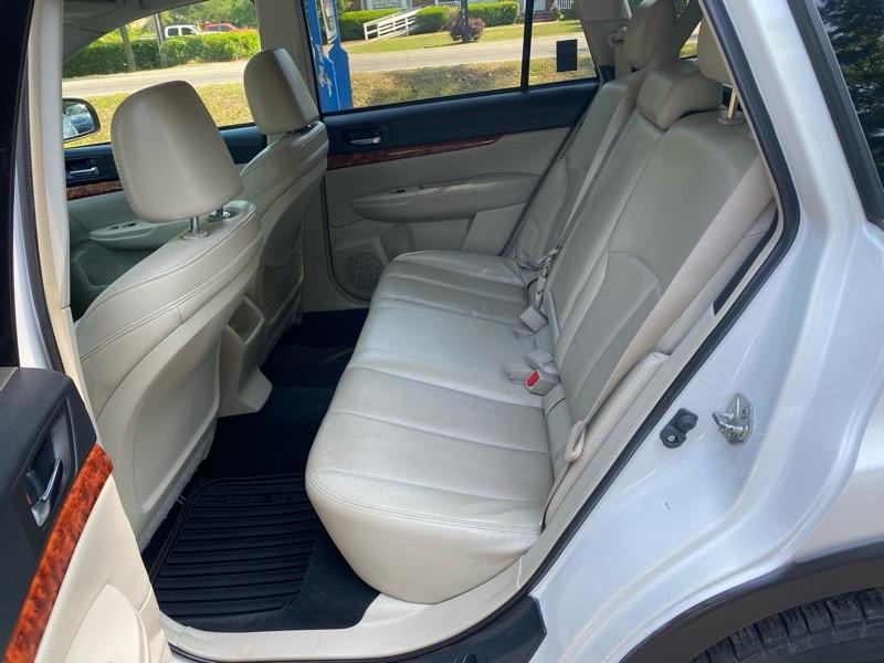 Subaru Outback 2.5i Limited 2011