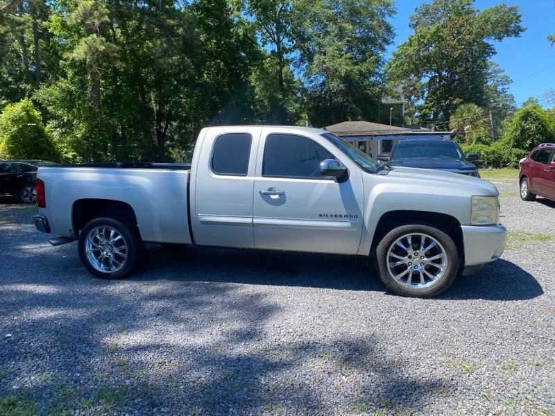 Chevrolet Silverado 1500 4dr Ext Cab 143.5" WB 4WD LT 2011