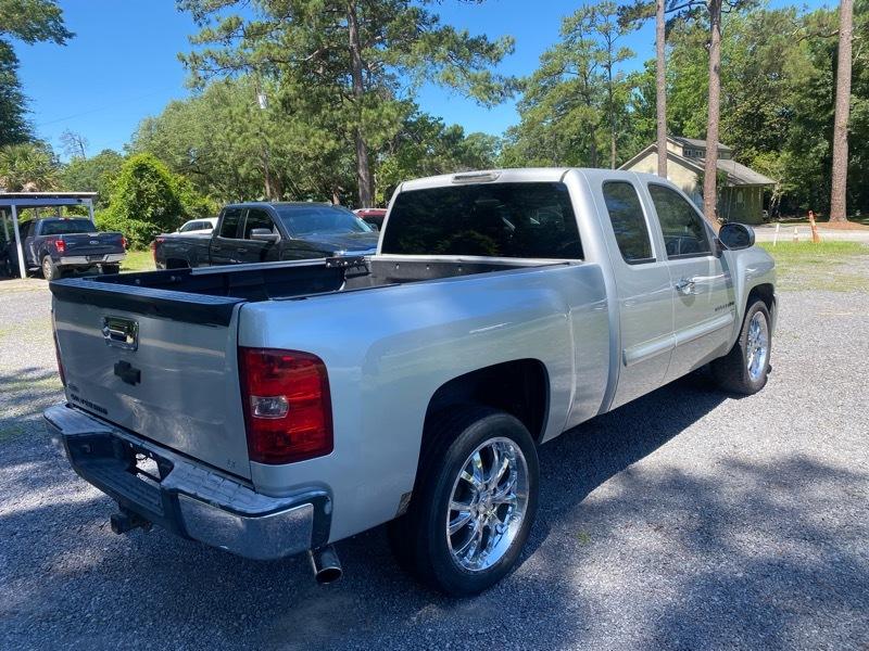 Chevrolet Silverado 1500 4dr Ext Cab 143.5" WB 4WD LT 2011