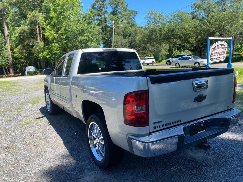 Chevrolet Silverado 1500 4dr Ext Cab 143.5" WB 4WD LT 2011