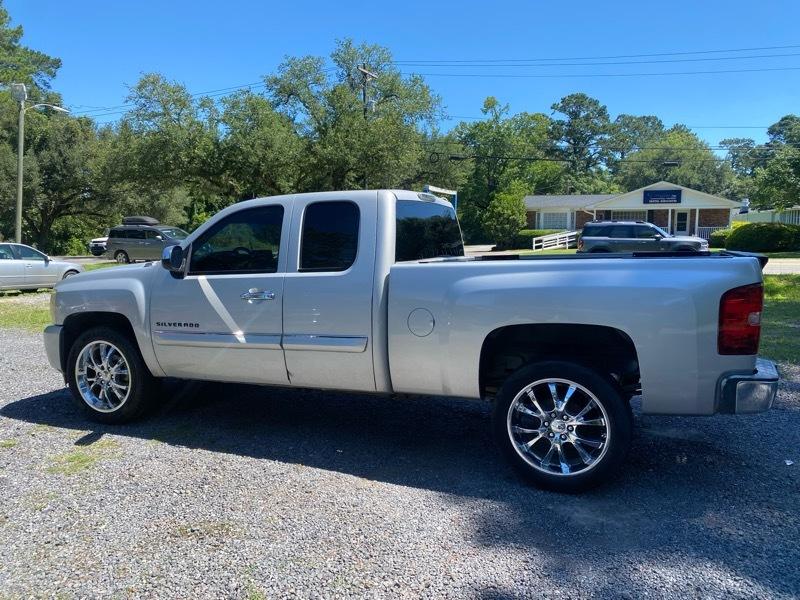 Chevrolet Silverado 1500 4dr Ext Cab 143.5" WB 4WD LT 2011