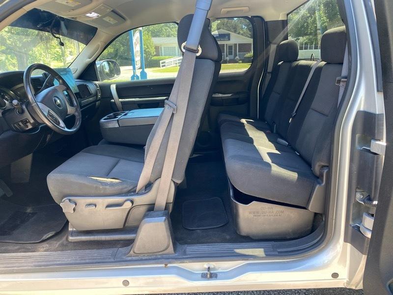 Chevrolet Silverado 1500 4dr Ext Cab 143.5" WB 4WD LT 2011