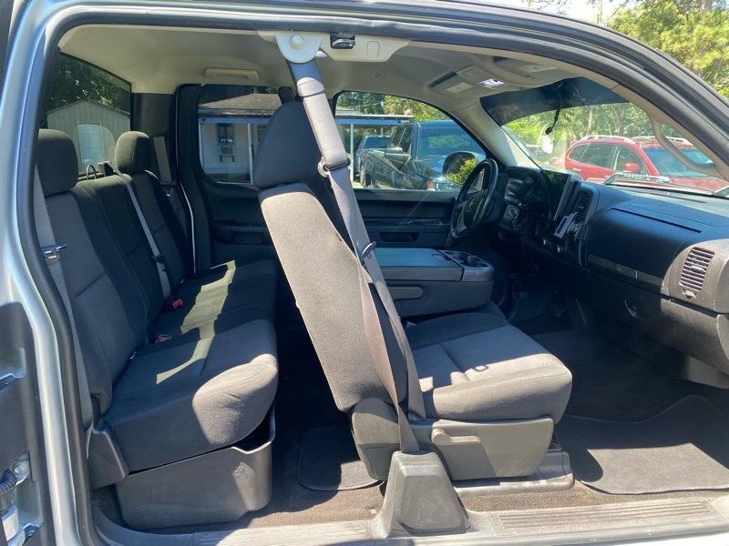 Chevrolet Silverado 1500 4dr Ext Cab 143.5" WB 4WD LT 2011