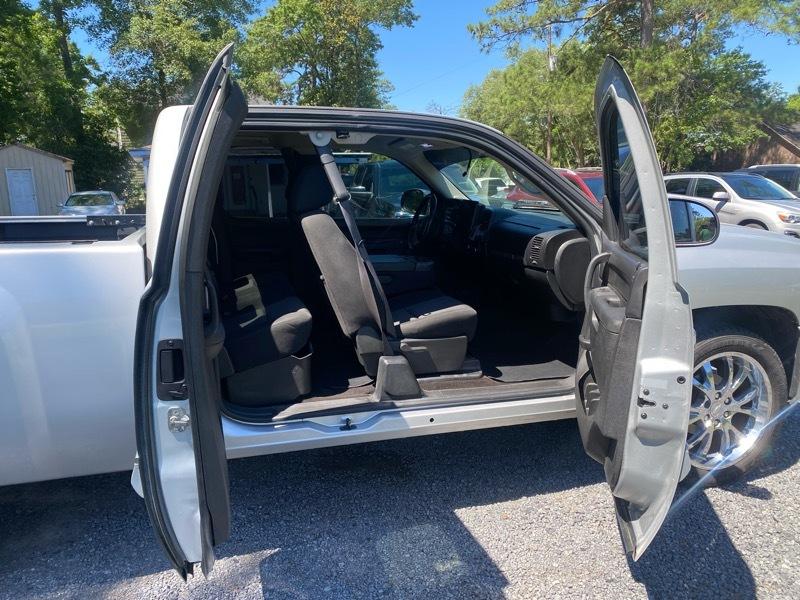 Chevrolet Silverado 1500 4dr Ext Cab 143.5" WB 4WD LT 2011