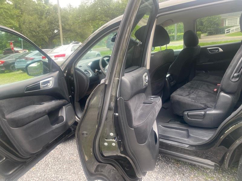 Nissan Pathfinder SV 4WD 2015