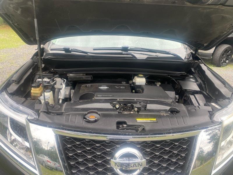Nissan Pathfinder SV 4WD 2015