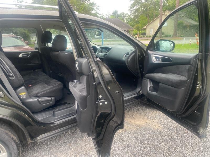 Nissan Pathfinder SV 4WD 2015