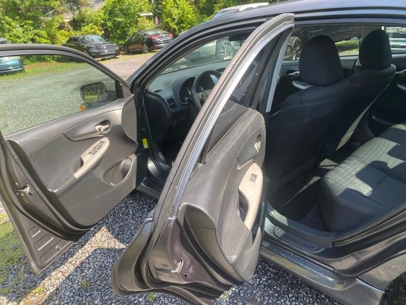 Toyota Corolla S 5-Speed MT 2013