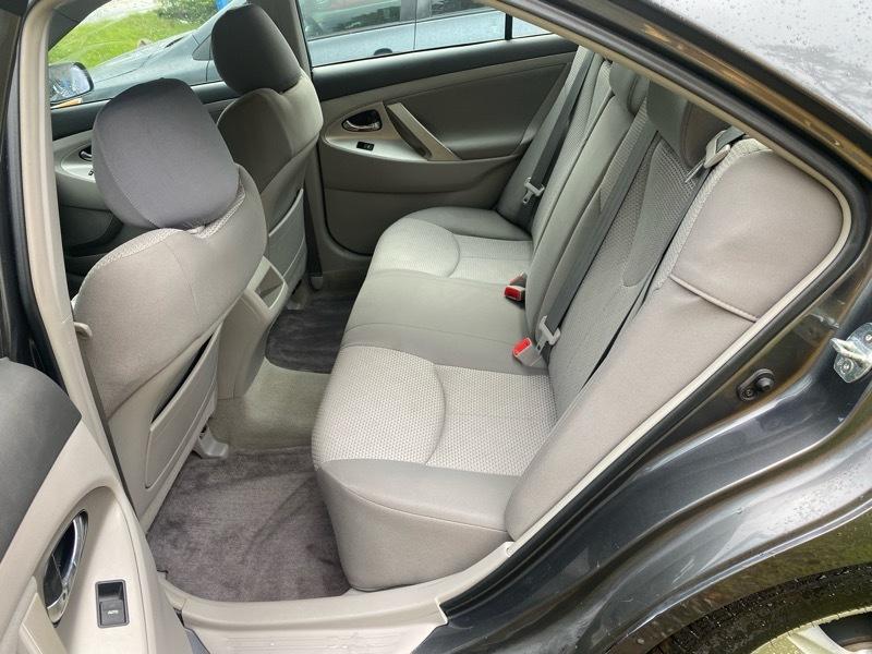 Toyota Camry Base 6-Spd AT 2011