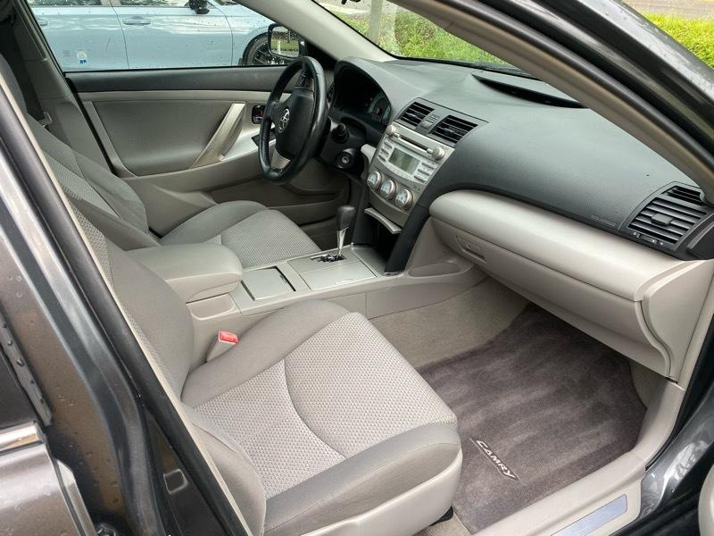 Toyota Camry Base 6-Spd AT 2011