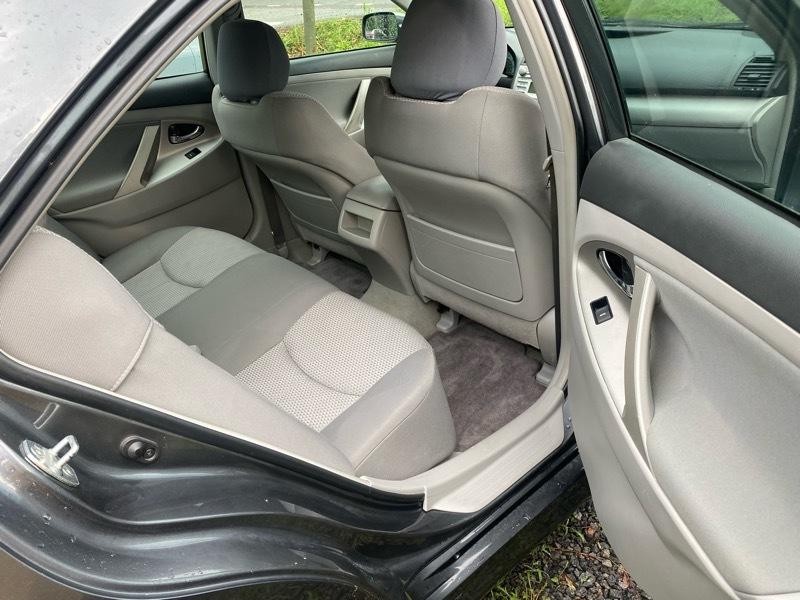 Toyota Camry Base 6-Spd AT 2011