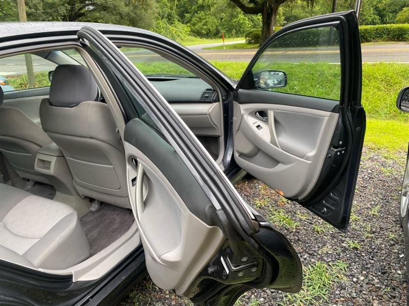 Toyota Camry Base 6-Spd AT 2011
