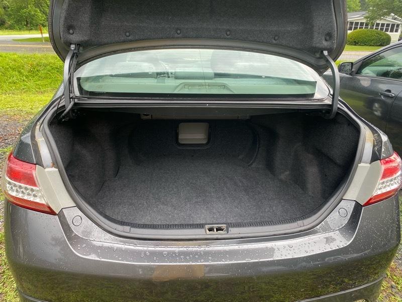 Toyota Camry Base 6-Spd AT 2011