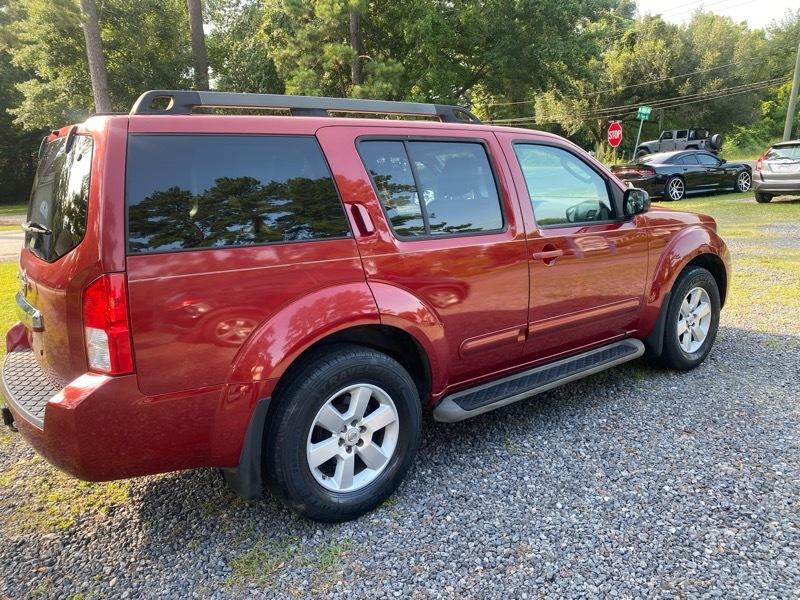 Nissan Pathfinder LE 2WD 2012