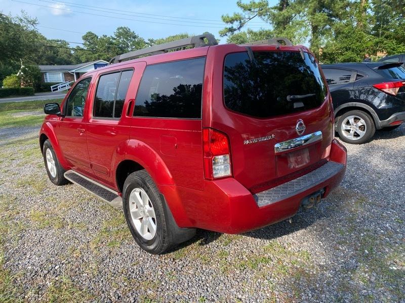 Nissan Pathfinder LE 2WD 2012