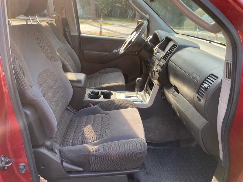 Nissan Pathfinder LE 2WD 2012