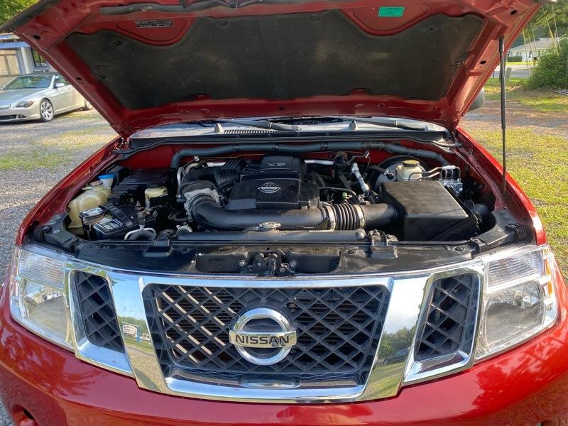 Nissan Pathfinder LE 2WD 2012