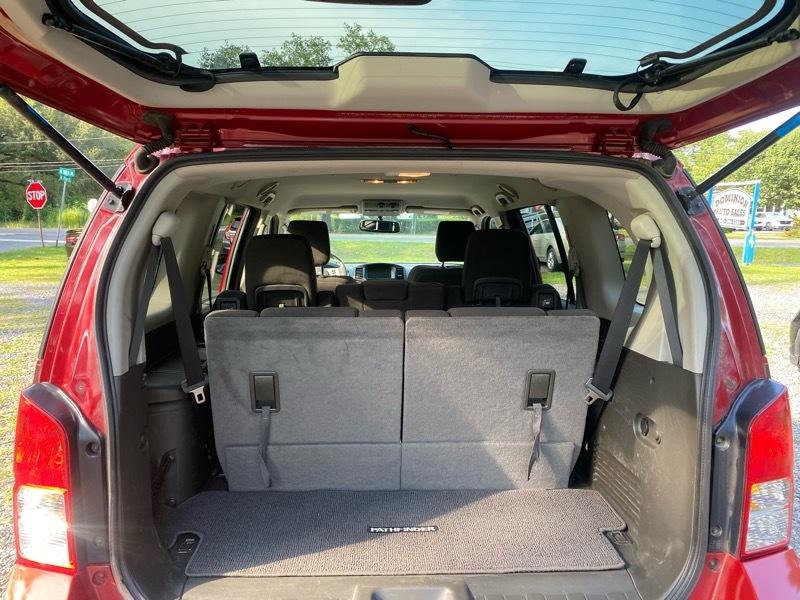 Nissan Pathfinder LE 2WD 2012