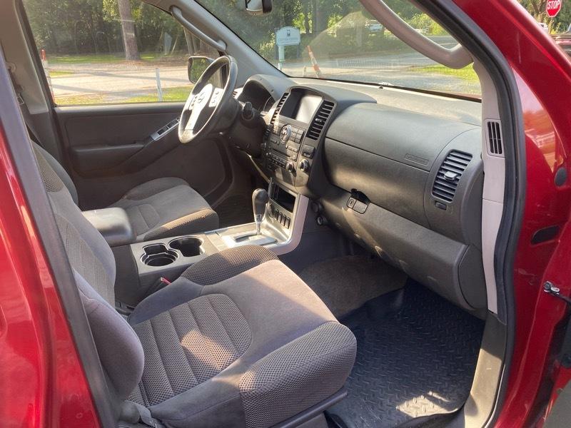 Nissan Pathfinder LE 2WD 2012