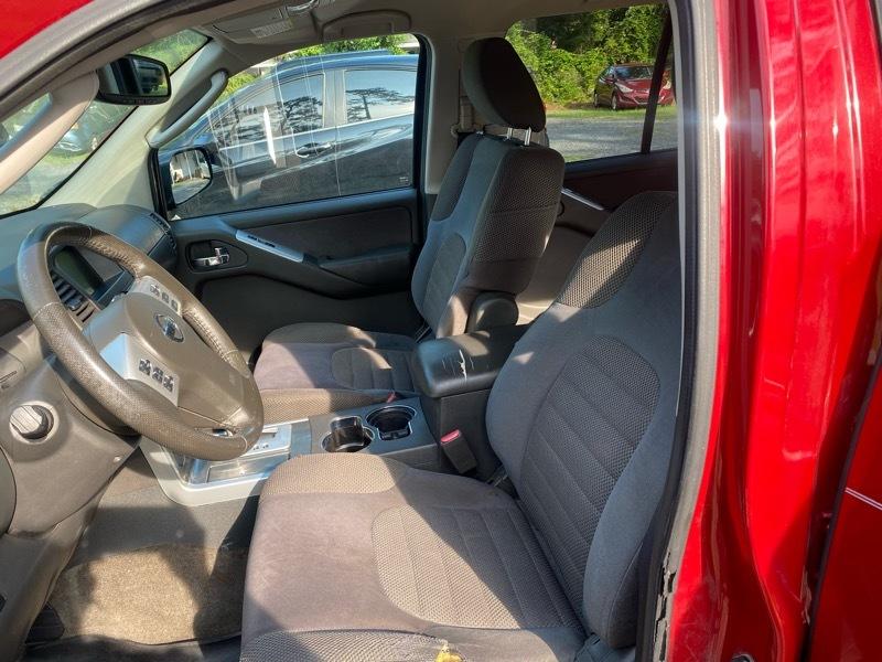 Nissan Pathfinder LE 2WD 2012