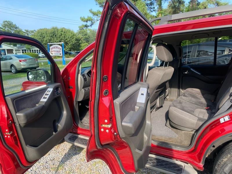 Nissan Pathfinder LE 2WD 2012