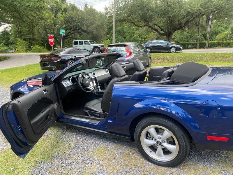 Ford Mustang V6 Deluxe Convertible 2007