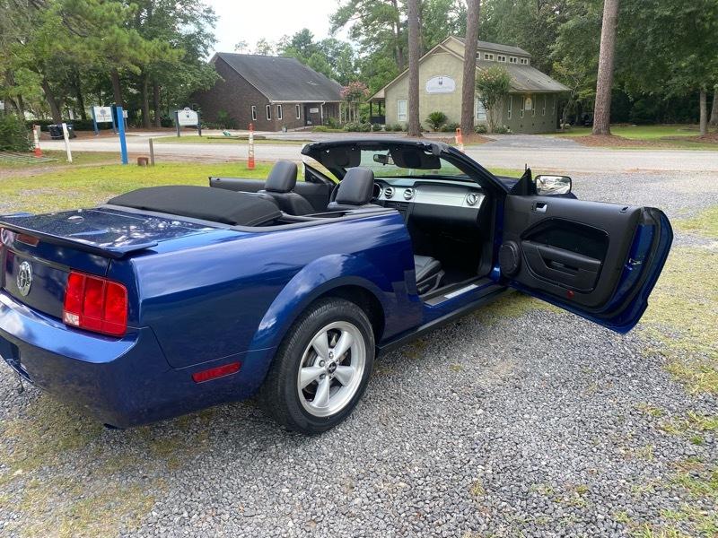 Ford Mustang V6 Deluxe Convertible 2007