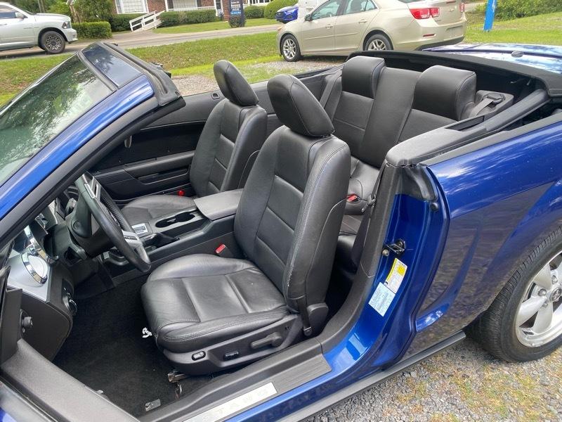 Ford Mustang V6 Deluxe Convertible 2007