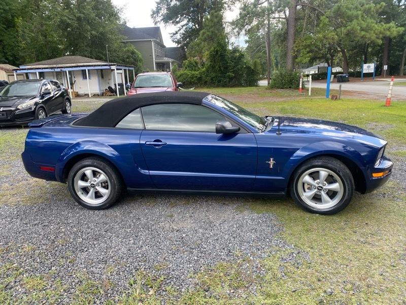 Ford Mustang V6 Deluxe Convertible 2007
