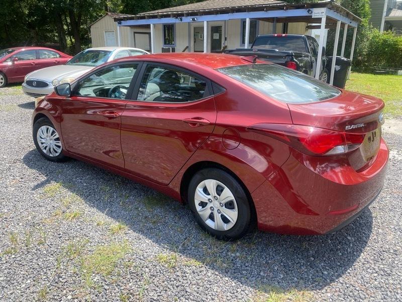 Hyundai Elantra SE 6AT 2016