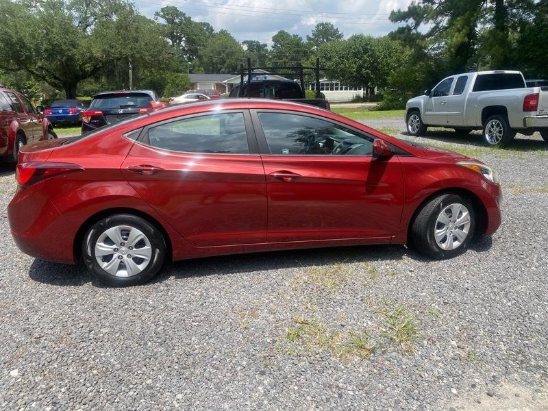 Hyundai Elantra SE 6AT 2016