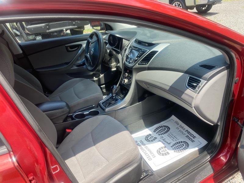 Hyundai Elantra SE 6AT 2016