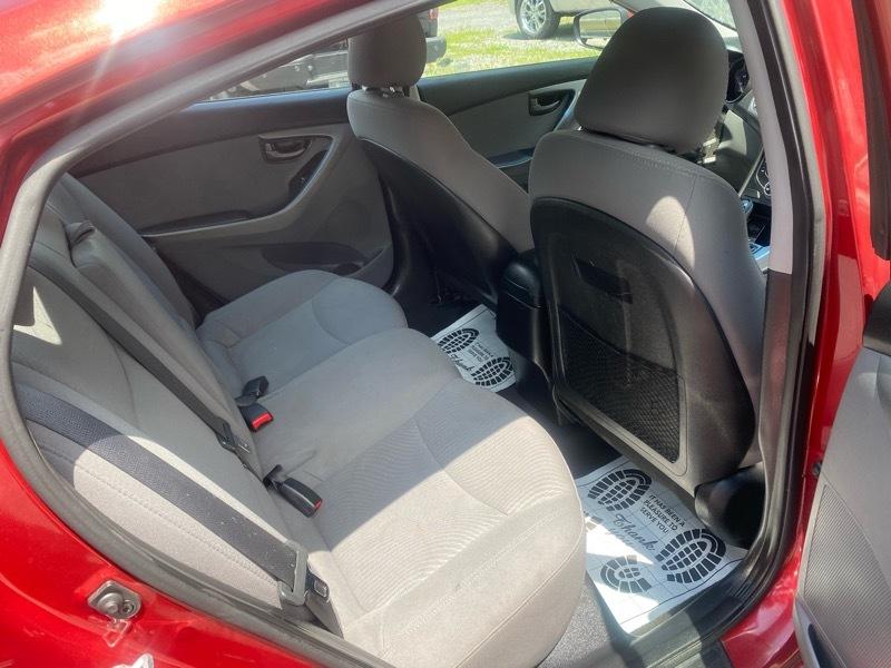 Hyundai Elantra SE 6AT 2016