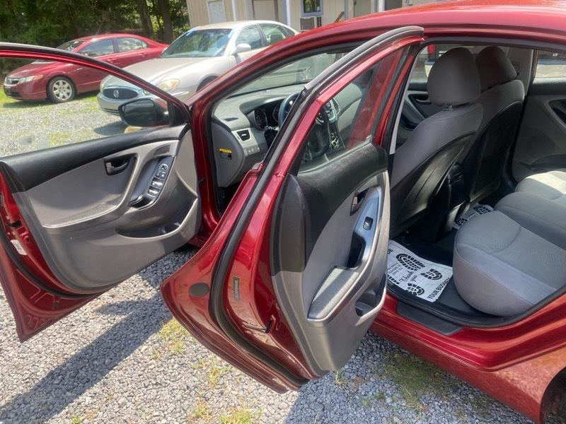Hyundai Elantra SE 6AT 2016