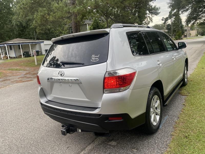 Toyota Highlander Base 2WD I4 2012