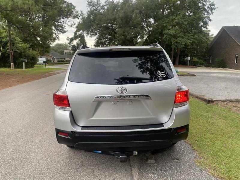 Toyota Highlander Base 2WD I4 2012