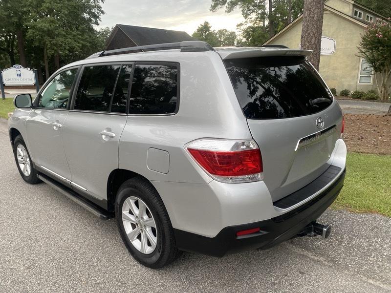 Toyota Highlander Base 2WD I4 2012