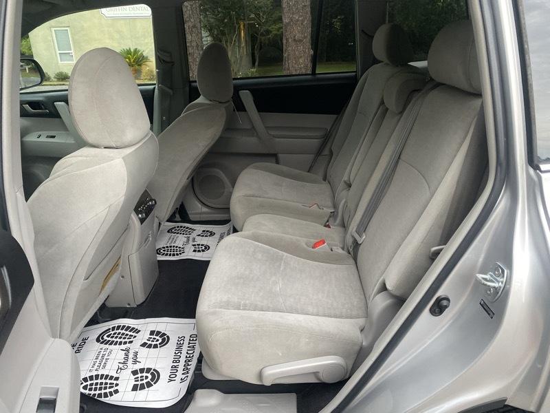 Toyota Highlander Base 2WD I4 2012