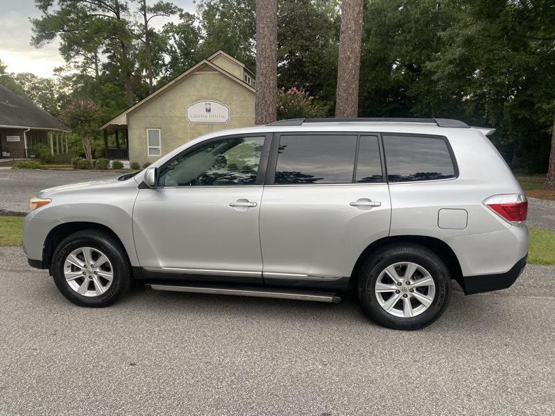 Toyota Highlander Base 2WD I4 2012